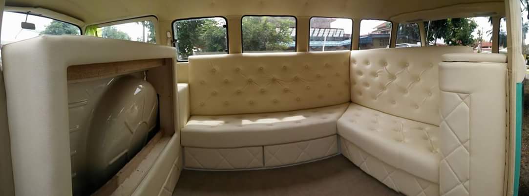 VINTAGE VOLKSWAGEN VAN